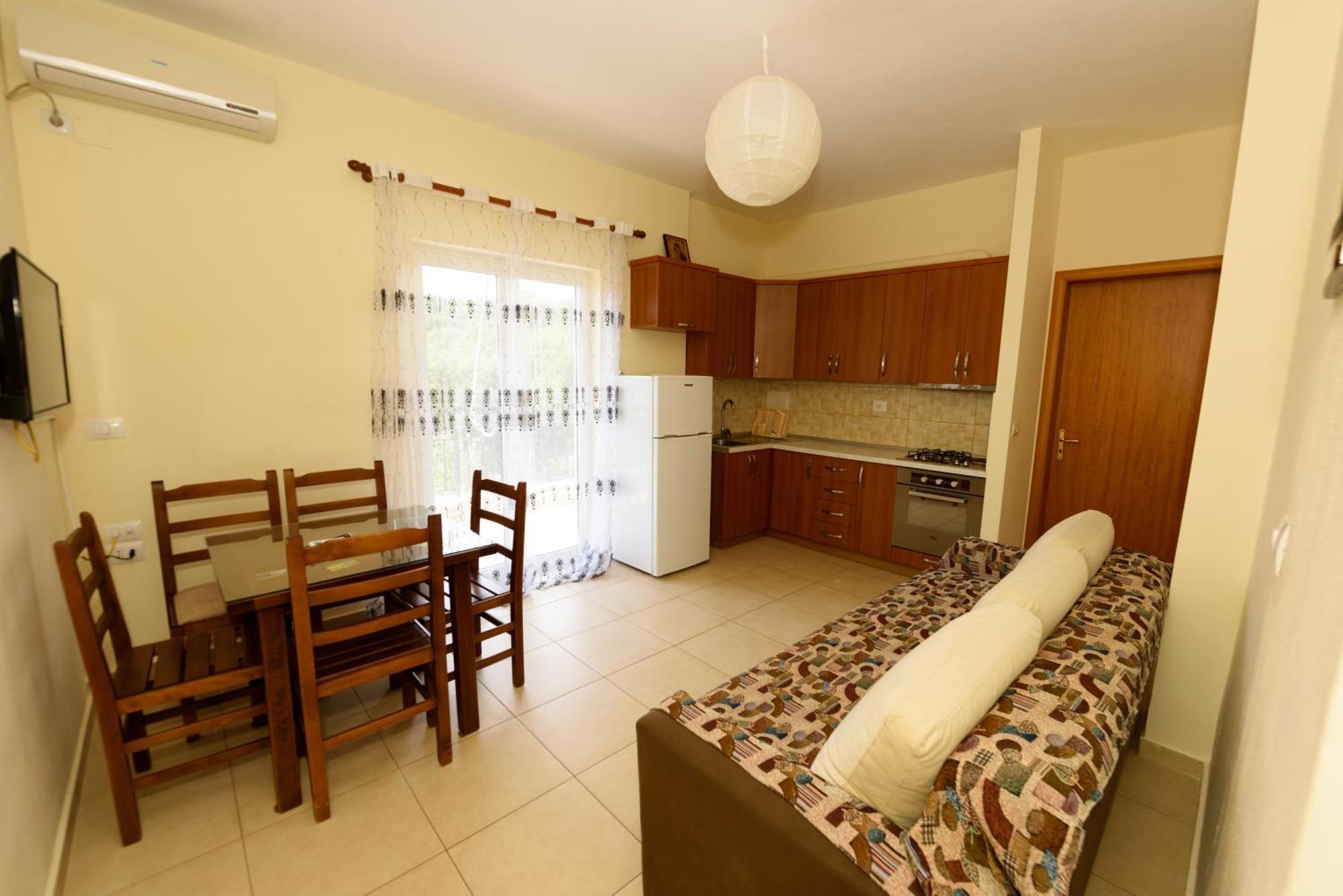 Vasili'S Family Apartments Himarë Eksteriør billede